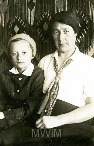 KKE 081.jpg - Rosjanki pani Kociubowej z córką, przyjaciółki domu Orzechowskich, Krzemieniec, 1935 r.